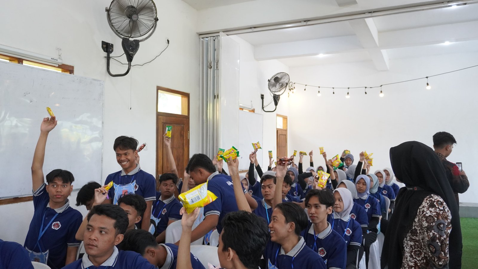 🎓✨ PKKMB AMIK TARUNA 2026 – HARI KEDUA ✨🎓 📚 Menumbuhkan Wawasan Kebangsaan, Karakter, dan Semangat Berprestasi